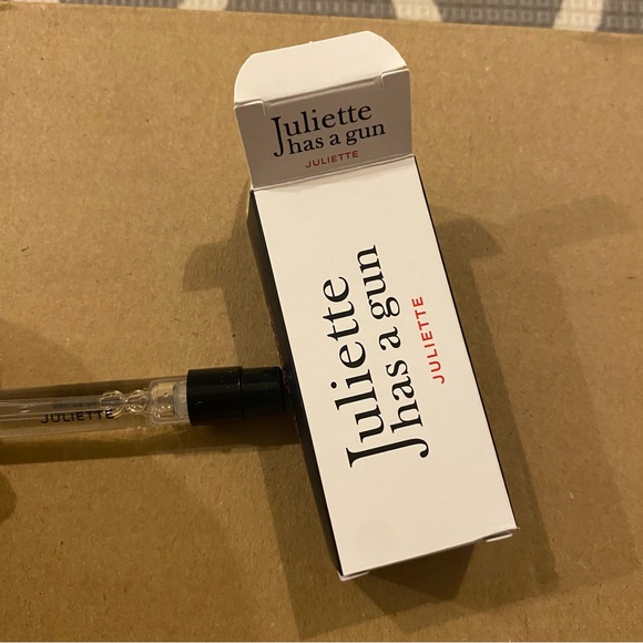 Juliette has a gun-Juliette Bundle of 5 (1.7ml each) fragrance sample - Picture 3 of 7